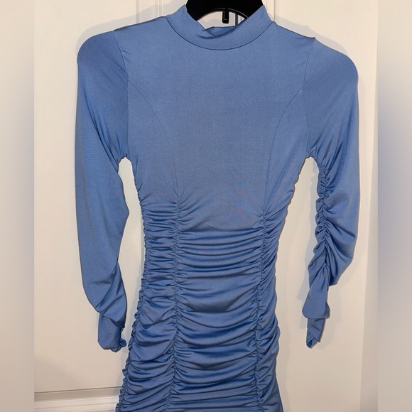Aria Cove | Long sleeve ruched mini dress in blue - Picture 5 of 10